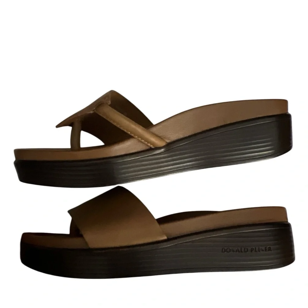 NWOT Donald Pliner Women's Thong Wedge Sandals Size 5